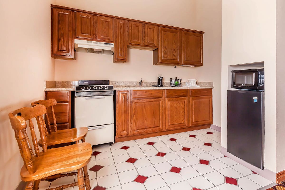 standard room, 2 queen beds, non smoking | in-room safe, desk, iron/ironing board, free cots/infant beds