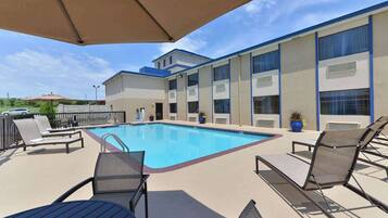 Seasonal outdoor pool, open 9:00 AM to 9:00 PM, sun loungers