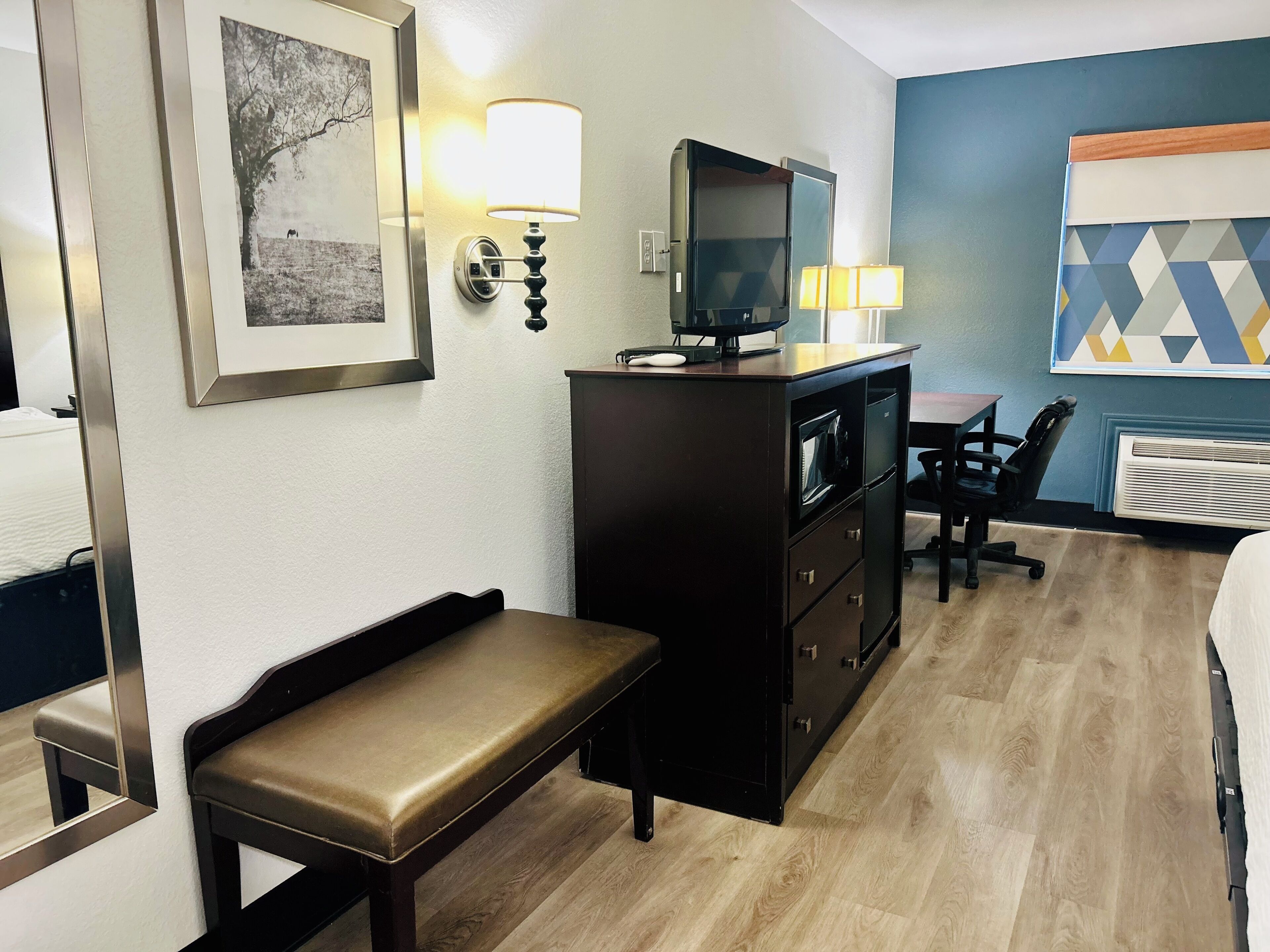 Skrivebord, skrivebord for bærbar PC og strykejern/-brett