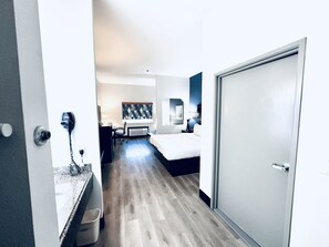 Skrivebord, skrivebord for bærbar PC og strykejern/-brett