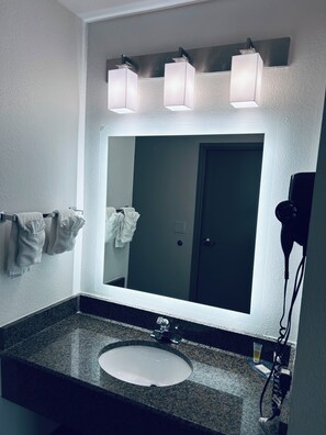 書桌、筆電工作空間、熨斗/熨衣板、免費無線上網