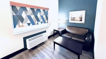 Desk, laptop workspace, iron/ironing board, free WiFi