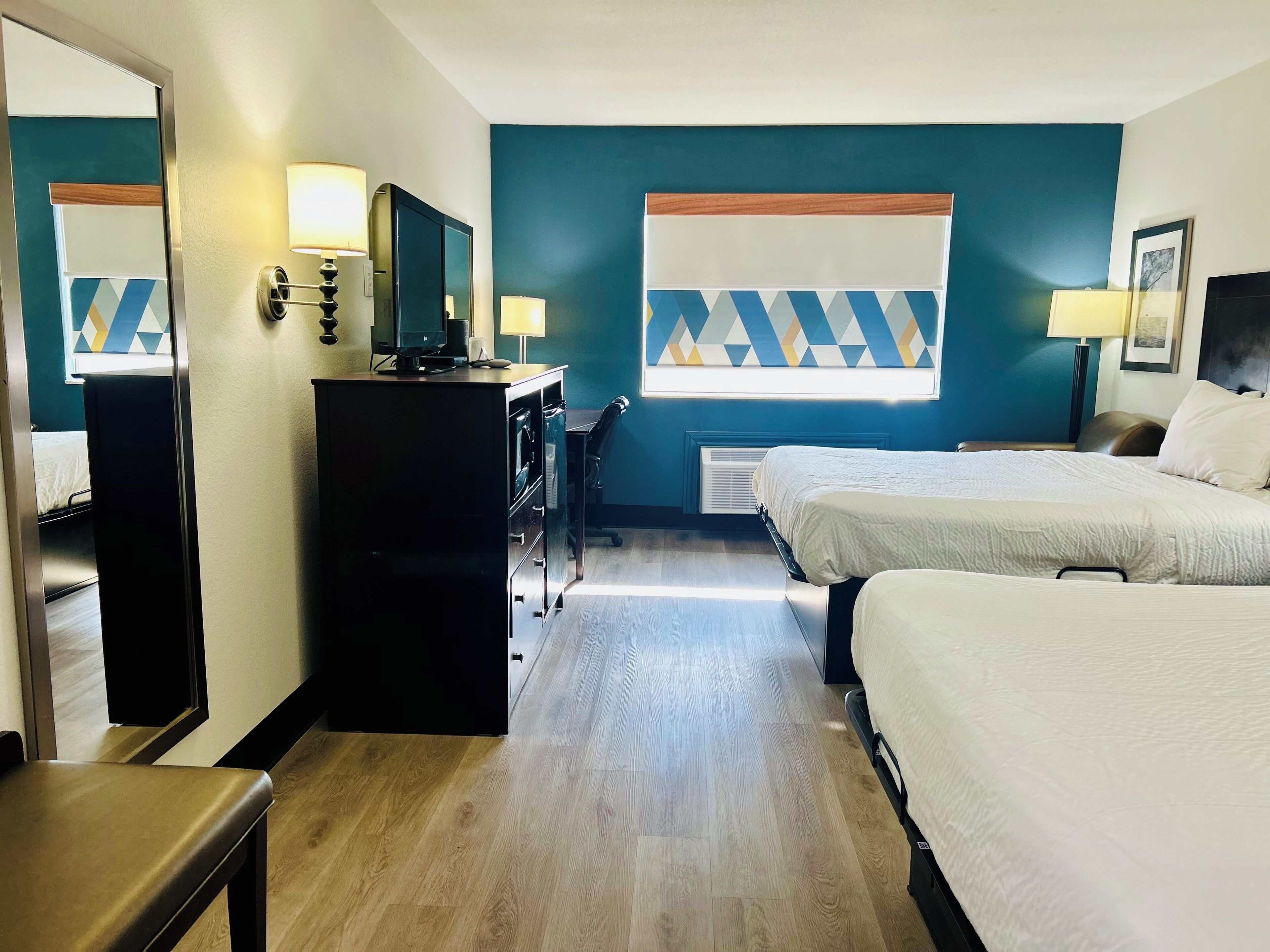 Rom, 2 queensize-senger, ikke-røyk | Skrivebord, skrivebord for bærbar PC og strykejern/-brett