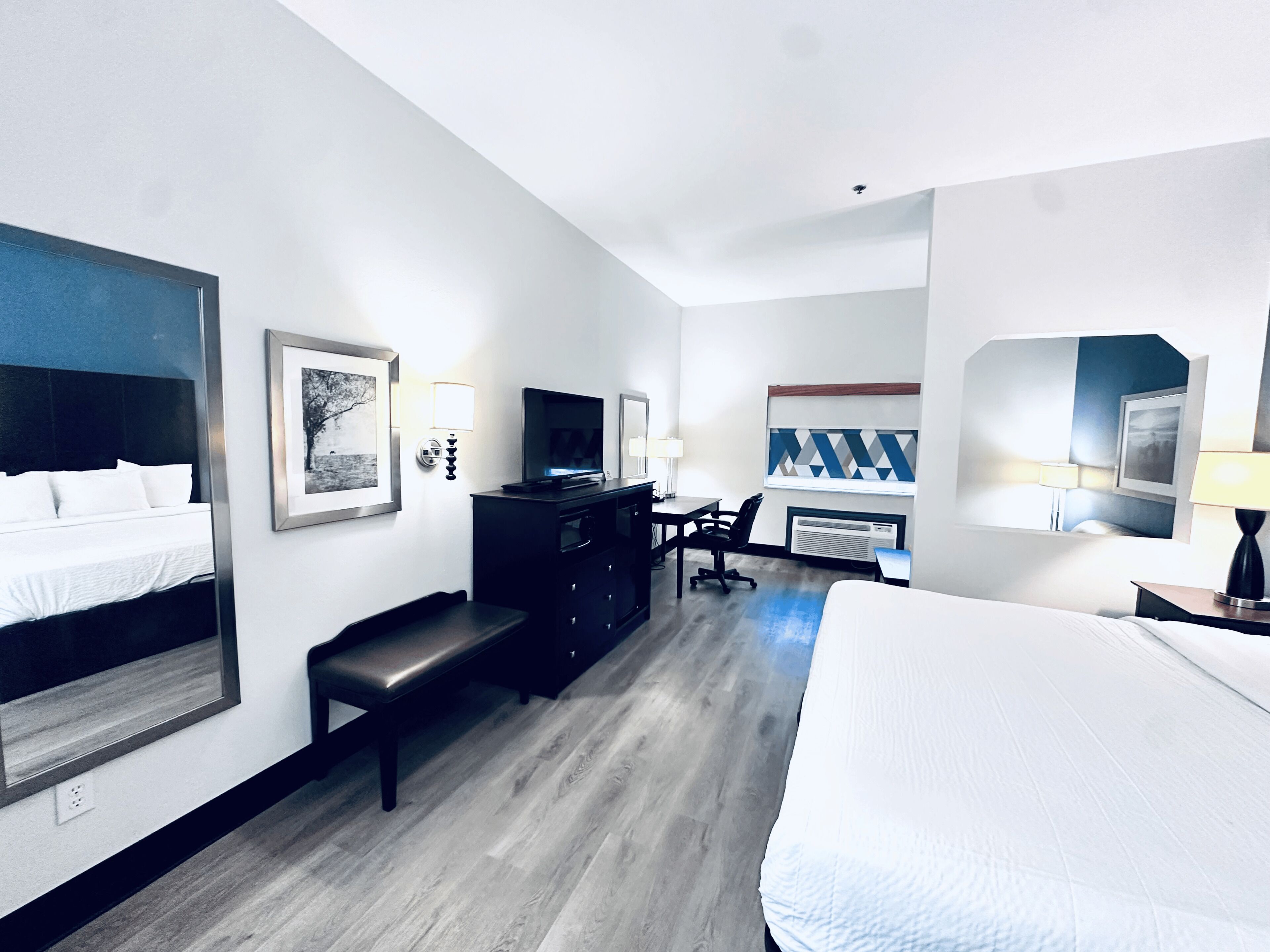 办公桌、笔记本电脑工作区、熨斗/熨衣板、免费 WiFi