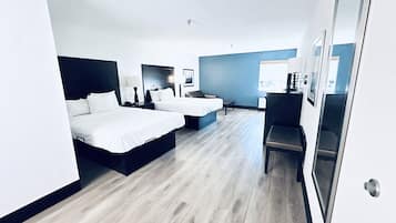 Schreibtisch, laptopgeeigneter Arbeitsplatz, Bügeleisen/Bügelbrett