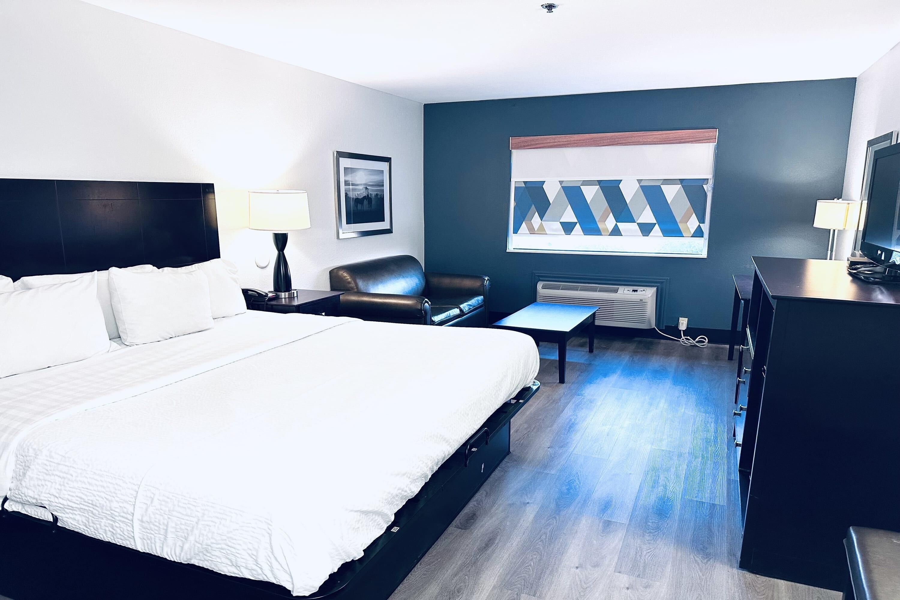 Desk, laptop workspace, iron/ironing board, free WiFi