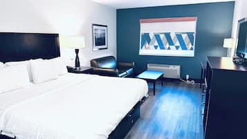 Desk, laptop workspace, iron/ironing board, free WiFi