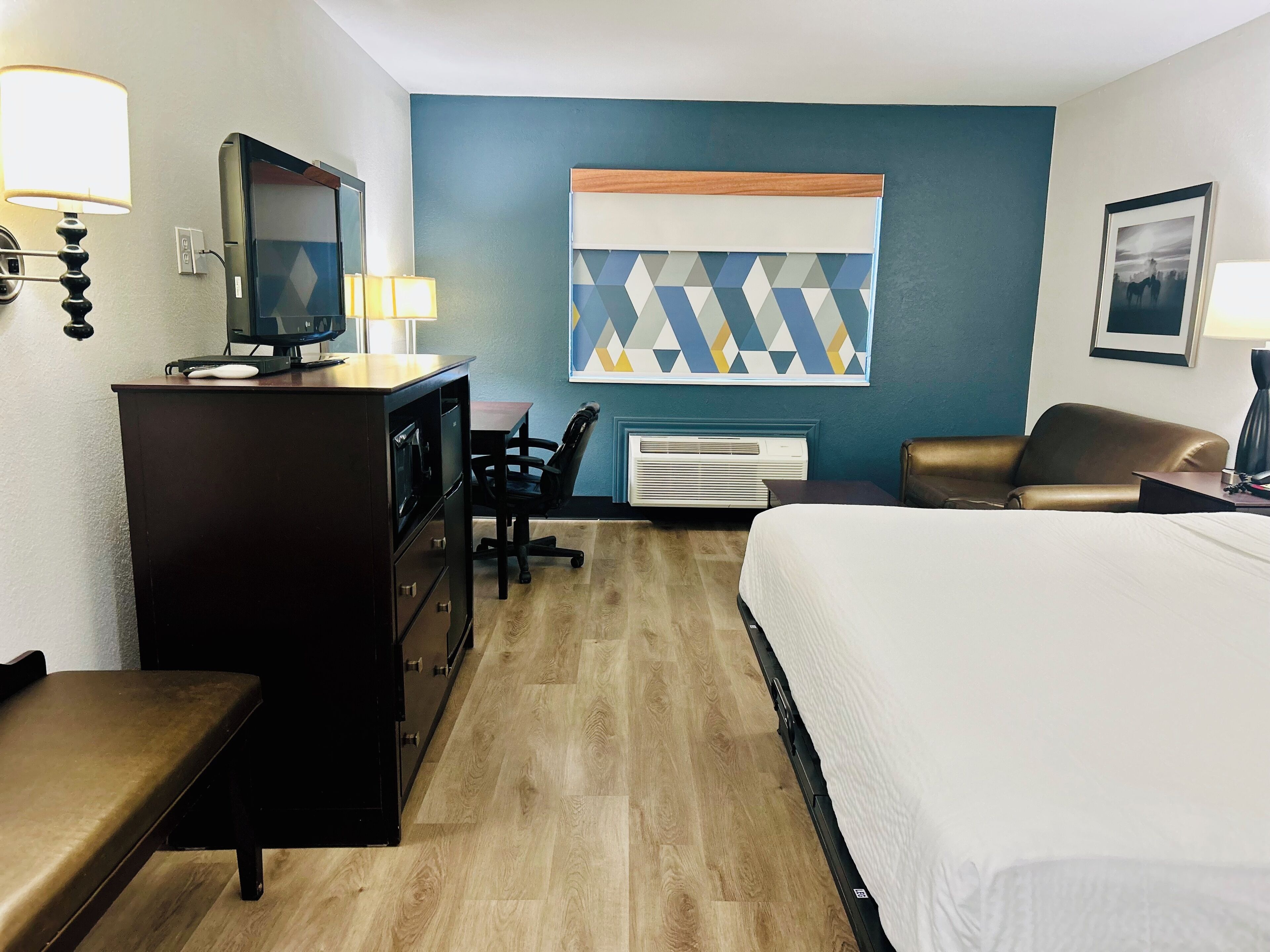 Skrivebord, skrivebord for bærbar PC og strykejern/-brett