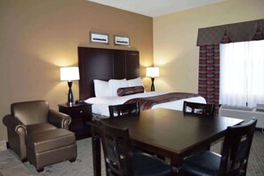 Suite, 1 Katil Raja (King), Non Smoking | Meja, ruang kerja komputer riba, seterika/papan seterika, Wi-fi percuma 