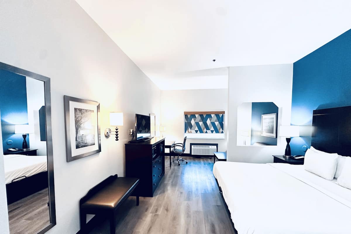 Desk, laptop workspace, iron/ironing board, free WiFi