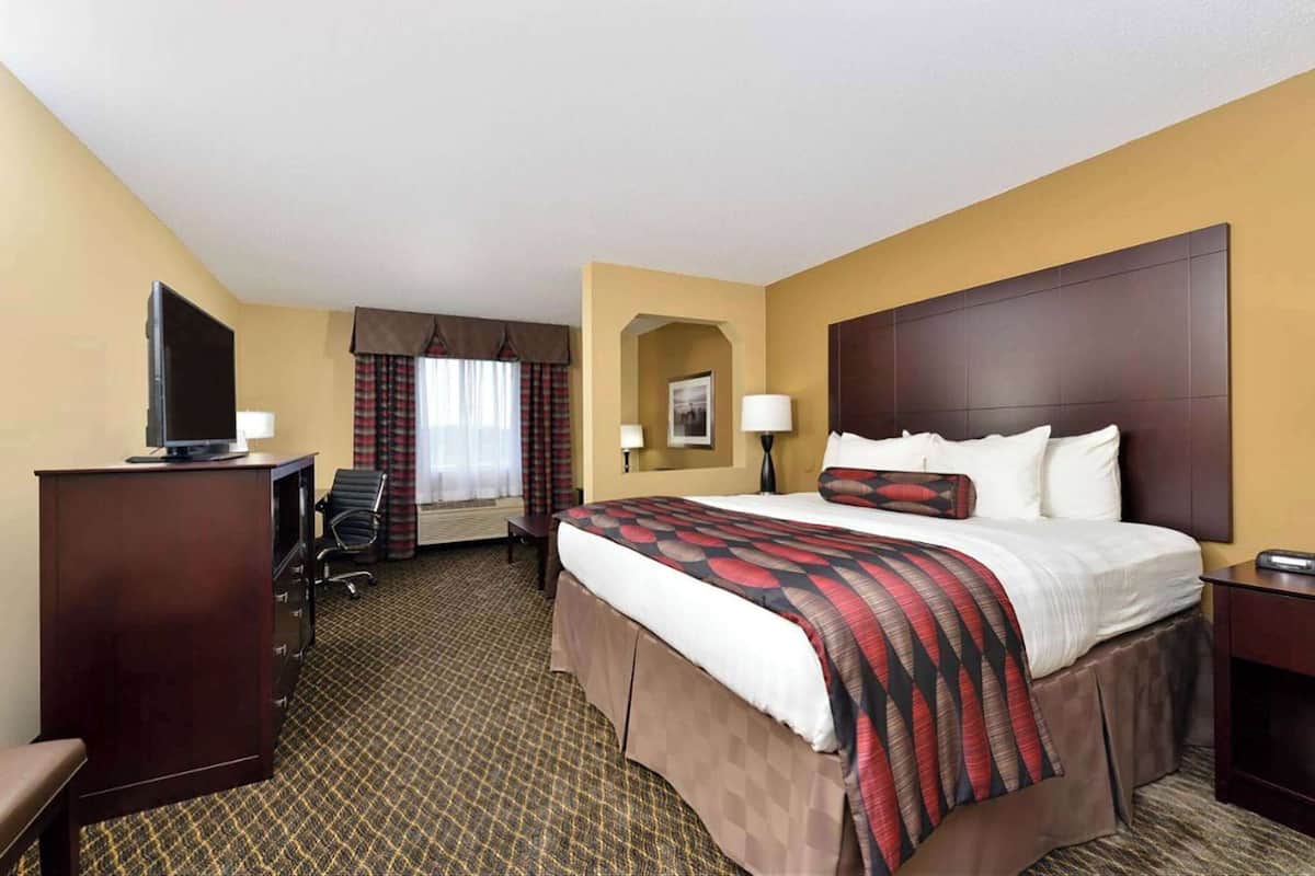 desk, laptop workspace, iron/ironing board, free wifi