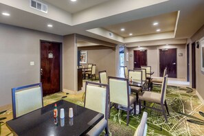 Free daily buffet breakfast  - Quality Inn & Suites Durant (Durant)