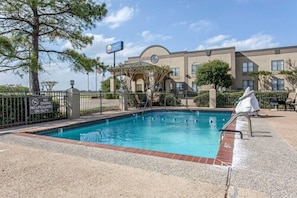 Seasonal outdoor pool, sun loungers