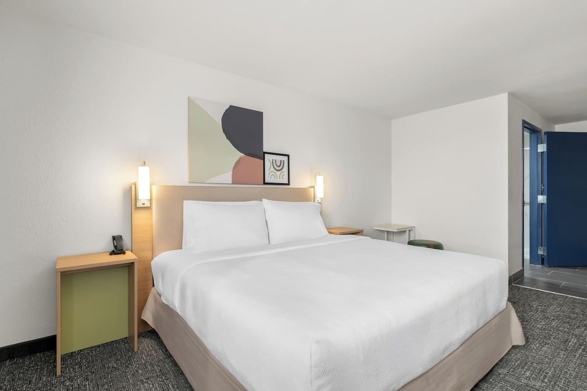 Muebles diferentes, tabla de planchar con plancha y wifi gratis