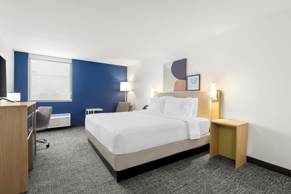 Muebles diferentes, tabla de planchar con plancha y wifi gratis