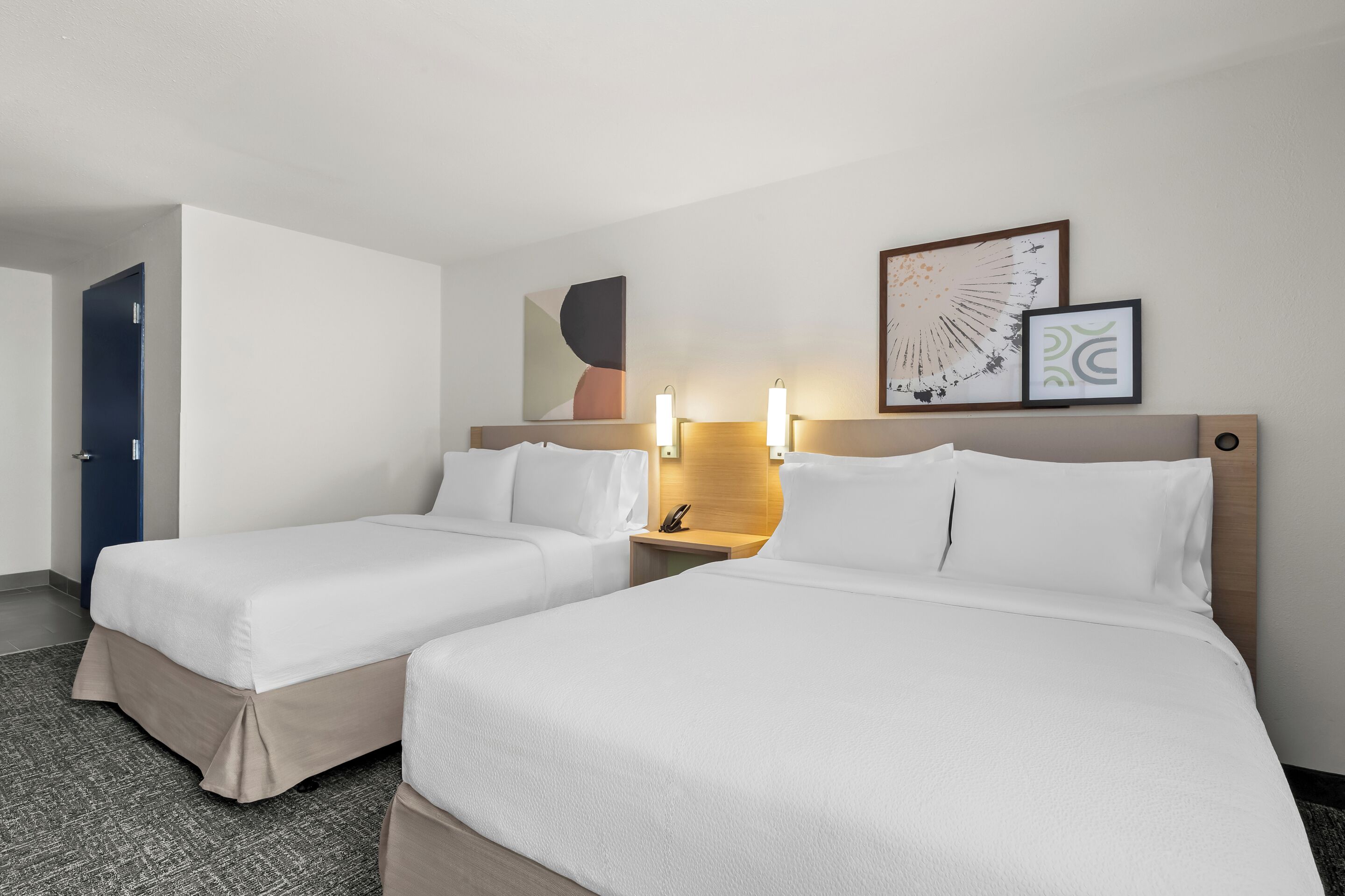 Habitación, 2 camas Queen size, con acceso para personas discapacitadas (Mobility, Roll-In Shower) | Muebles diferentes, tabla de planchar con plancha y wifi gratis 