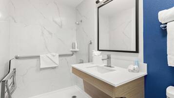 Room, 1 King Bed, Accessible (Mobility, Roll-In Shower) | Bathroom | Hair dryer, towels