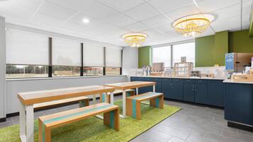 Free daily continental breakfast