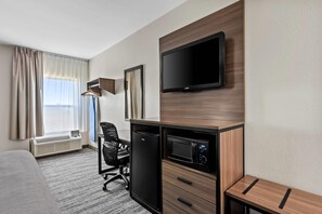 Huone, 1 suuri parisänky, tupakointi kielletty | Työpöytä, kannettavalle tietokoneelle sopiva työtila, pimennysverhot