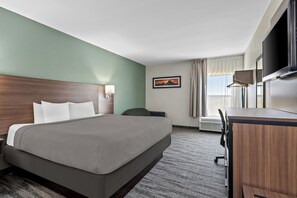 デスク、ノートパソコン用作業スペース、遮光カーテン、防音設備