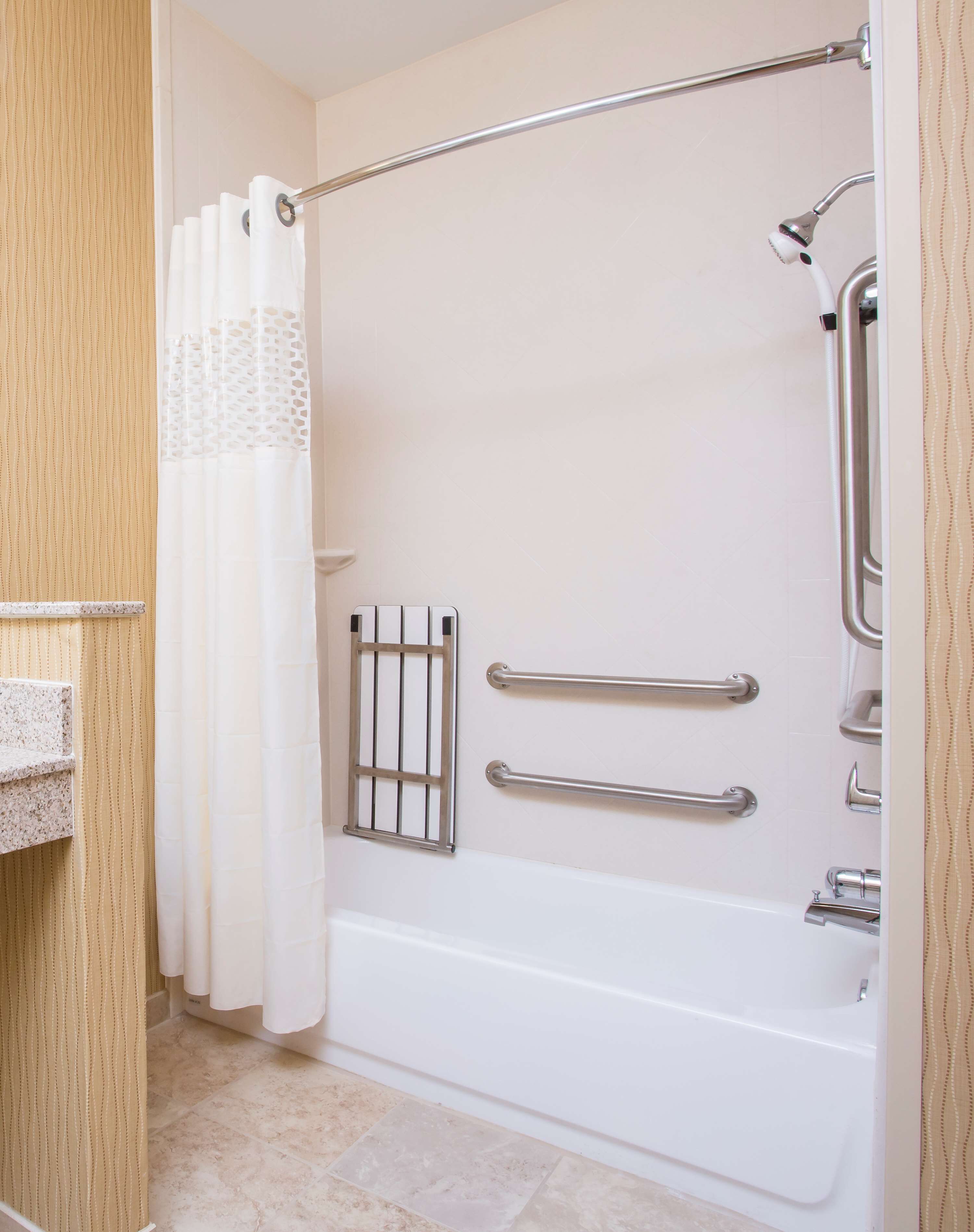 room, 1 king bed, accessible, non smoking | bathroom | combined shower/bathtub, free toiletries, hair dryer, towels