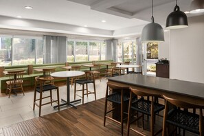 Café da manhã continental grátis