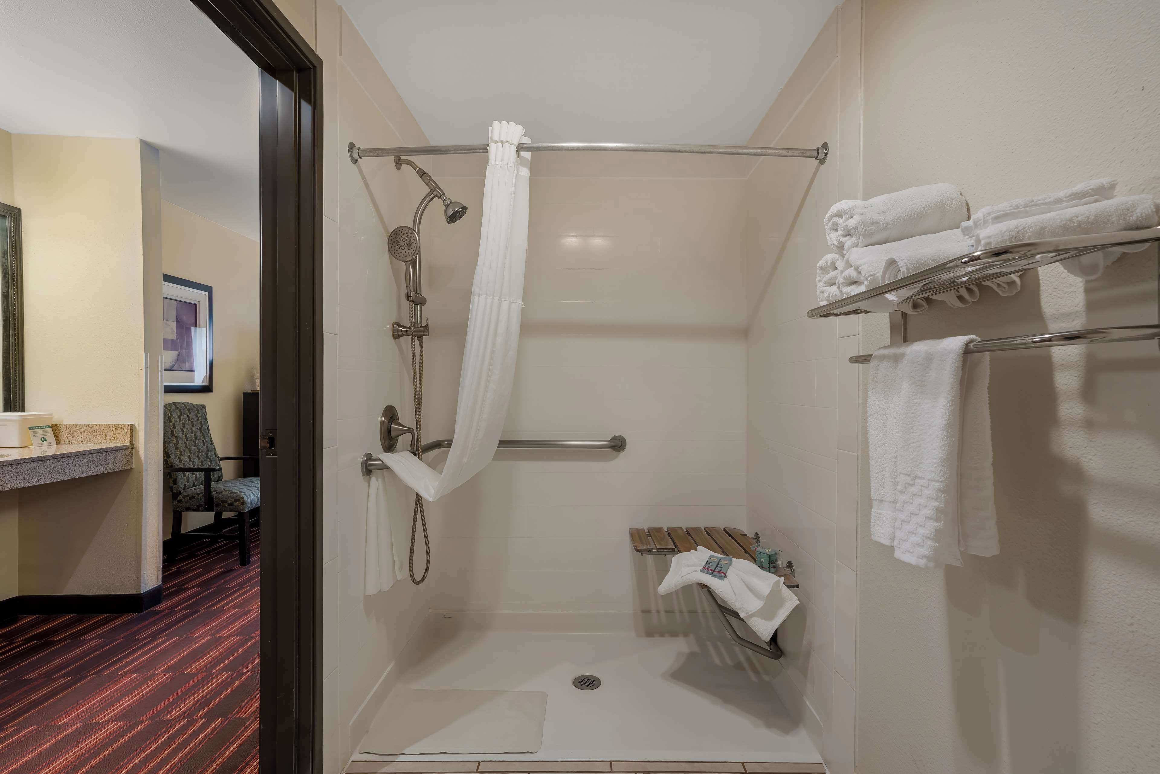 standard room, 2 queen beds, accessible, non smoking | bathroom | free toiletries, hair dryer, towels