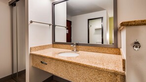 Combined shower/tub, hair dryer, towels