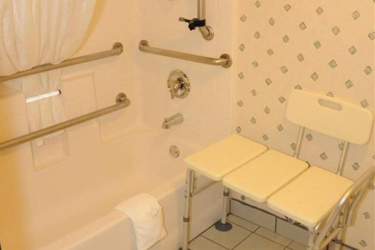 Banheiro | Chuveiro/banheira combinados, secador de cabelo, toalhas de banho