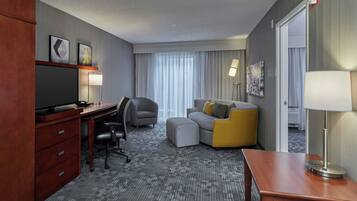 Hypo-allergenic bedding, in-room safe, desk, laptop workspace