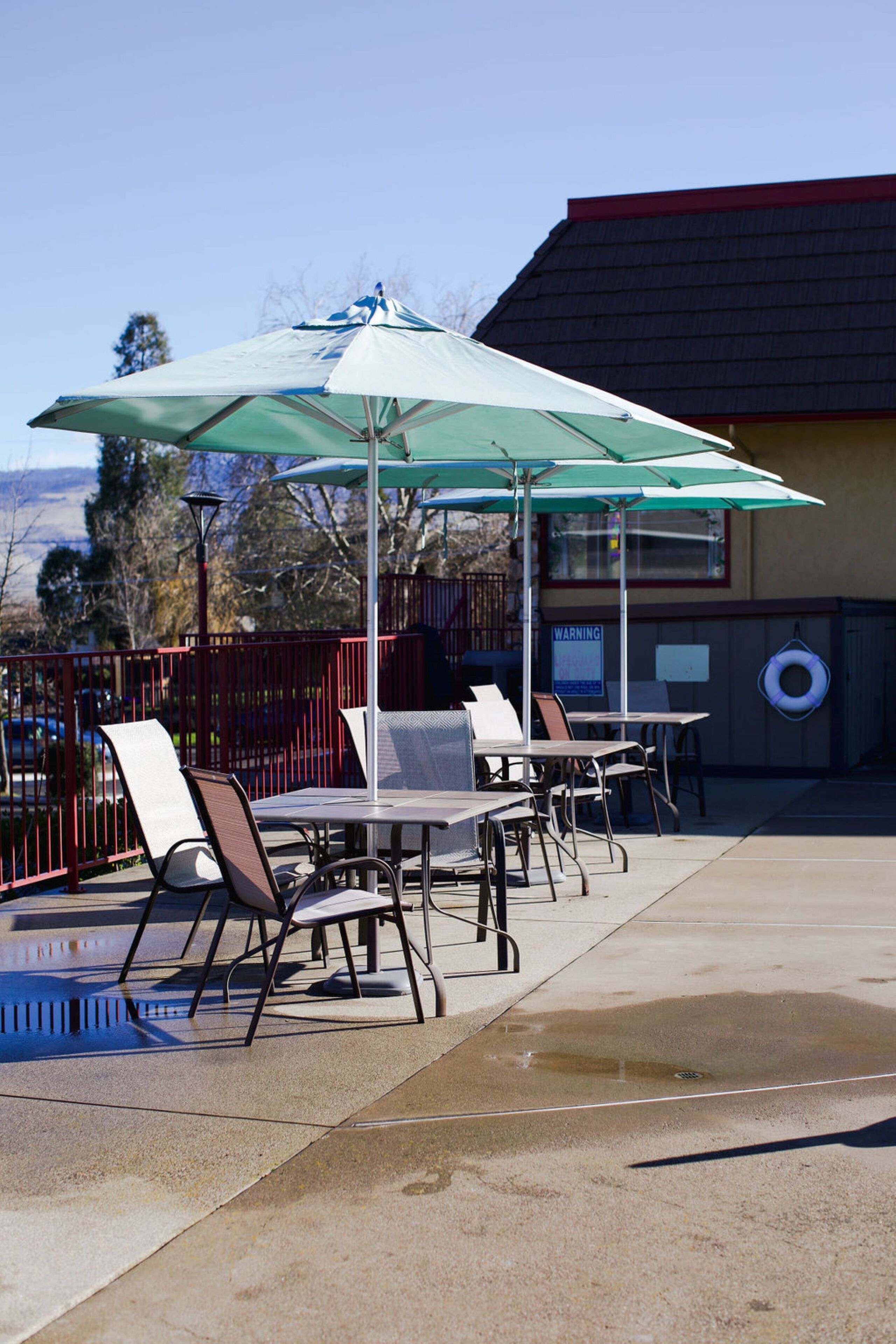 Hồ bơi ngoài trời phục vụ theo mùa 