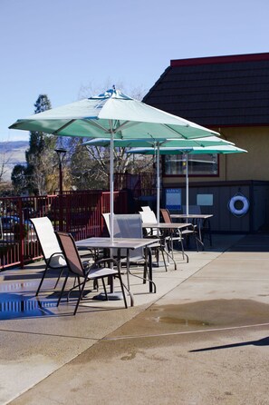 Piscine extérieure (ouverte en saison)