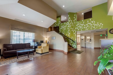 Lobby. Sleep Inn Ontario