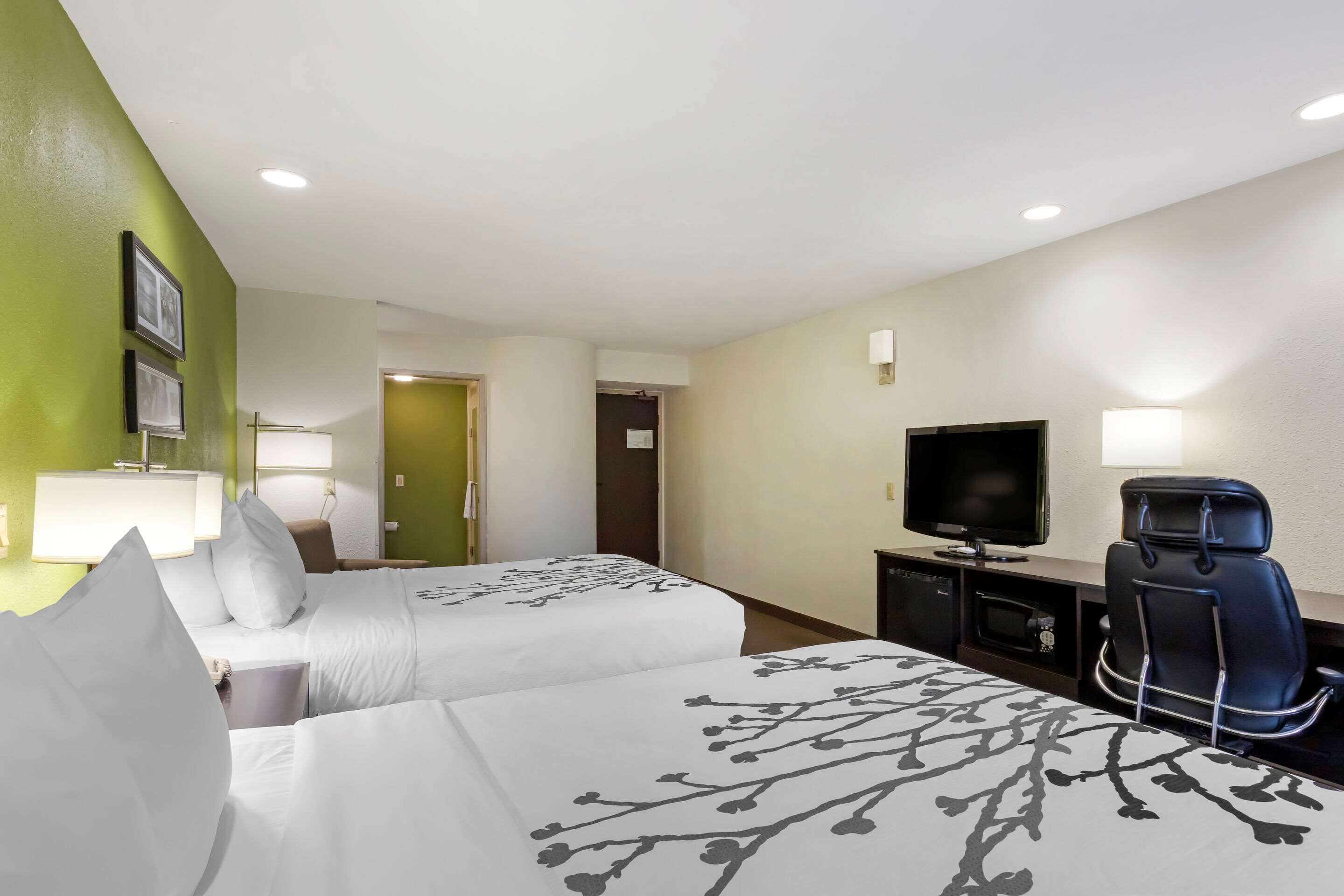 standard room, 2 queen beds, non smoking | desk, iron/ironing board, free cots/infant beds, rollaway beds