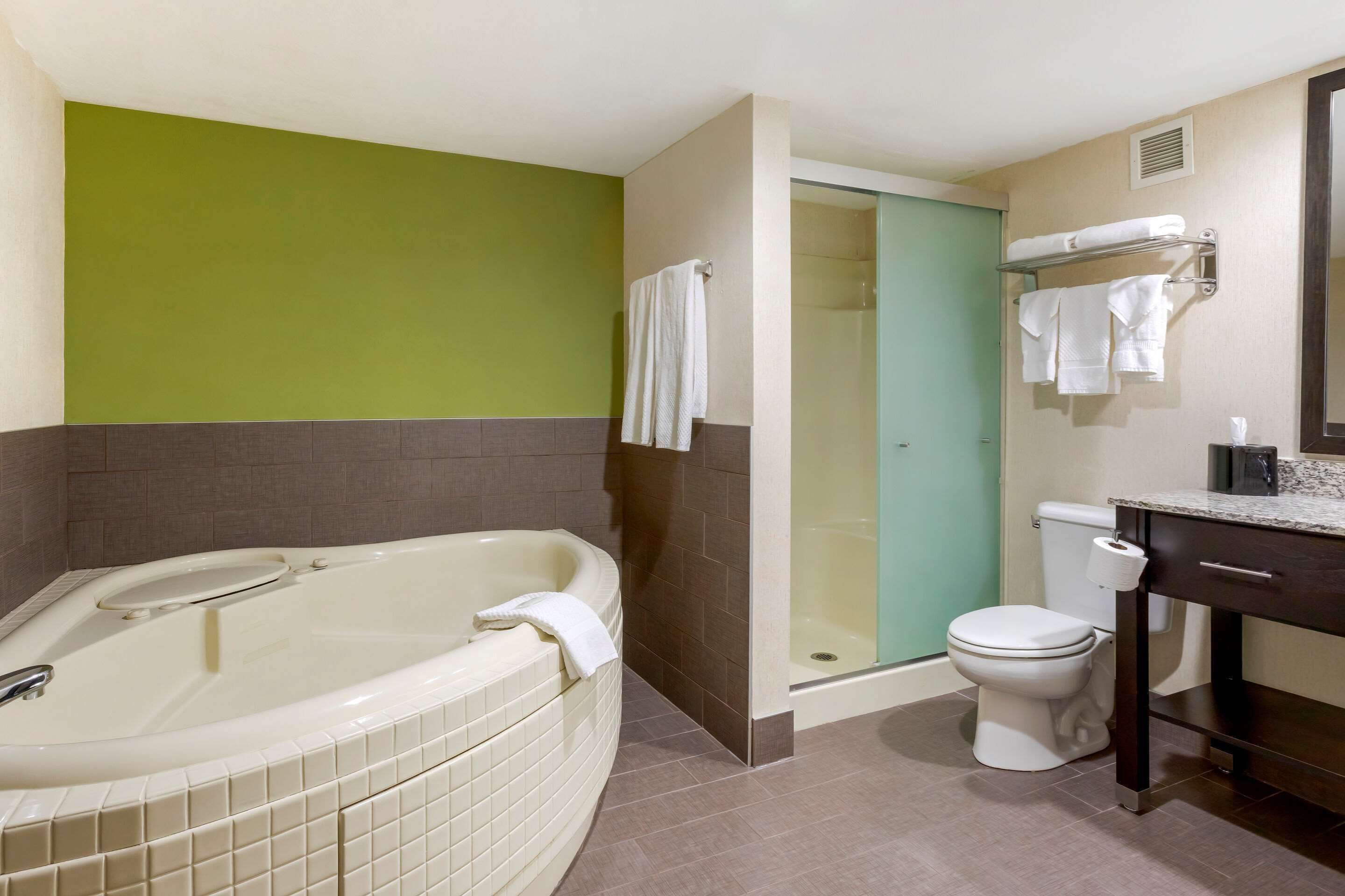 desk, iron/ironing board, free cots/infant beds, rollaway beds