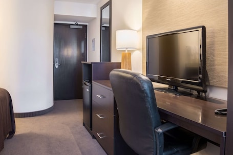 Room, 1 King Bed, Accessible, Non Smoking (No Pets) | Down comforters, desk, laptop workspace, blackout drapes. Sleep Inn Bend Crossroads Plaza