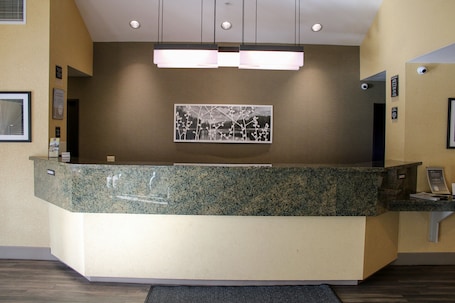 Reception. Sleep Inn Bend Crossroads Plaza