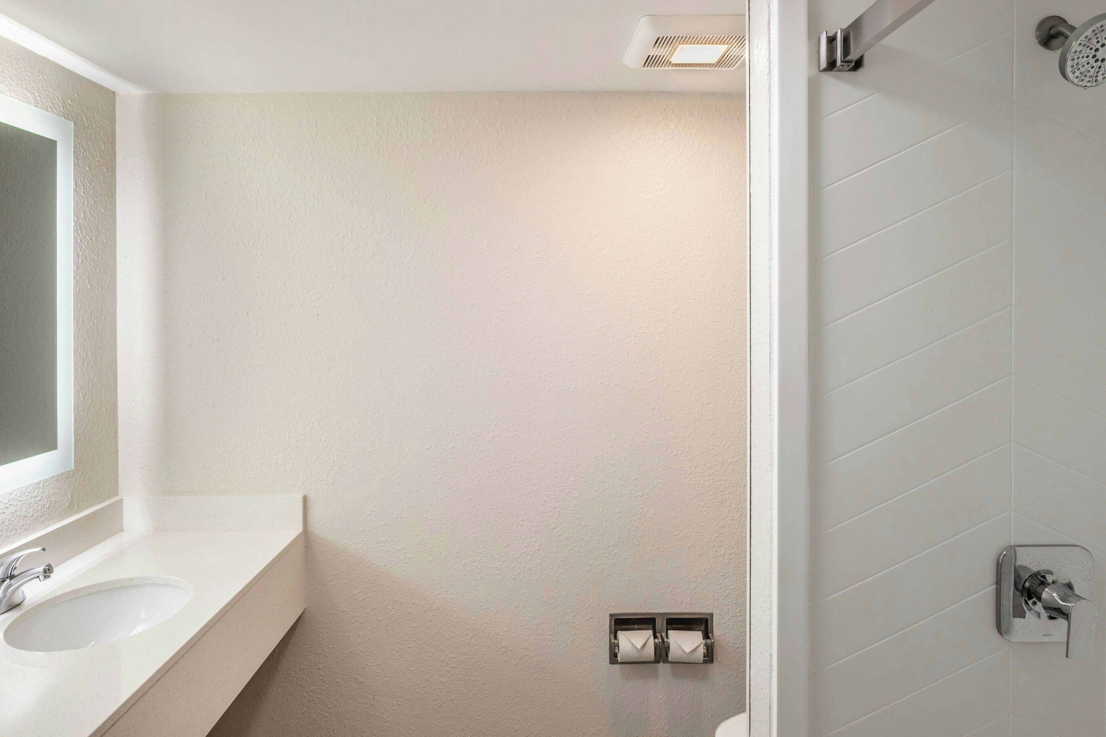 combined shower/bathtub, free toiletries, hair dryer, towels