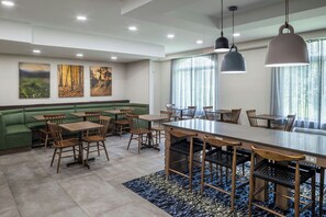 Free daily continental breakfast