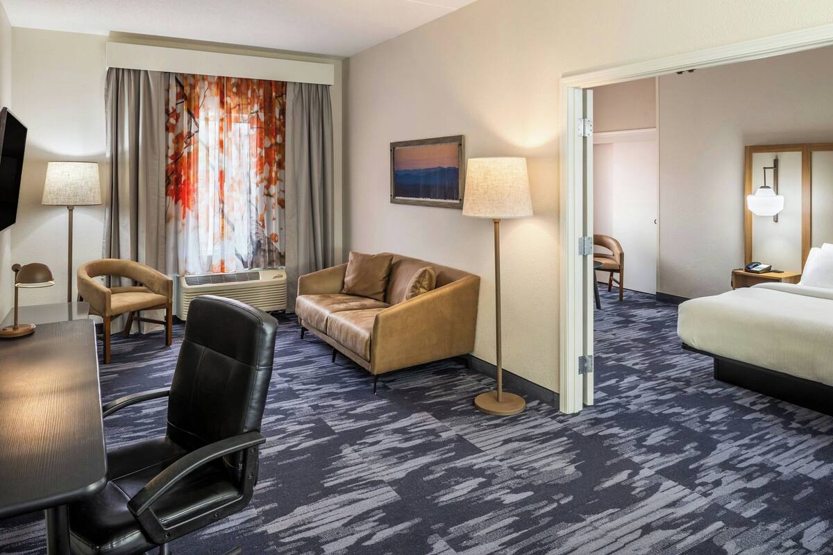 Suite, 1 Bedroom | Living area | 32-inch Smart TV with digital channels, TV, Netflix