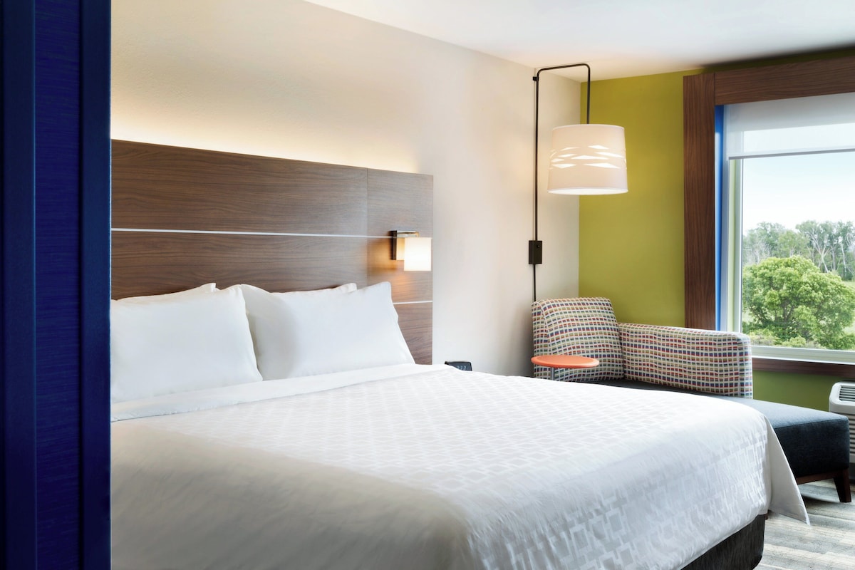 In-room safe, blackout drapes, iron/ironing board, WiFi (free)