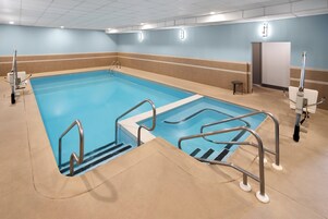 Una piscina cubierta