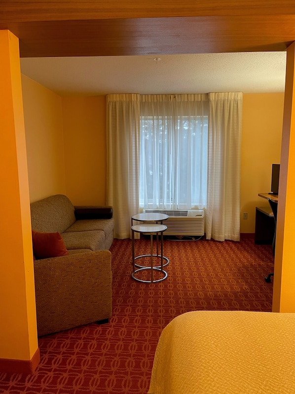 Deluxe Studio Suite, 1 King Bed, Non Smoking