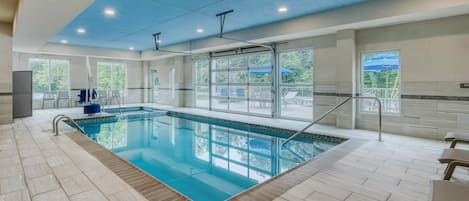 Indoor pool, pool loungers