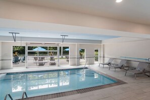 Indoor pool, sun loungers