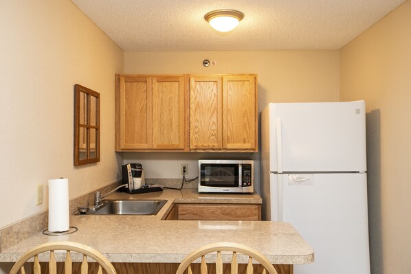 Suite, 1 King Bed, Non Smoking, Kitchenette (with Sofabed) | Private kitchen