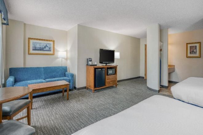 Laptop workspace, blackout curtains, iron/ironing board, free WiFi