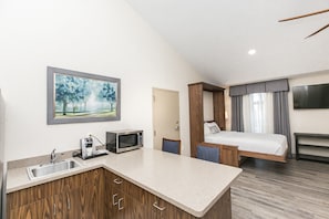 Suite, 1 King Bed, Non Smoking, Refrigerator (Queen Murphy Bed Only with Sofabed) | Private kitchen