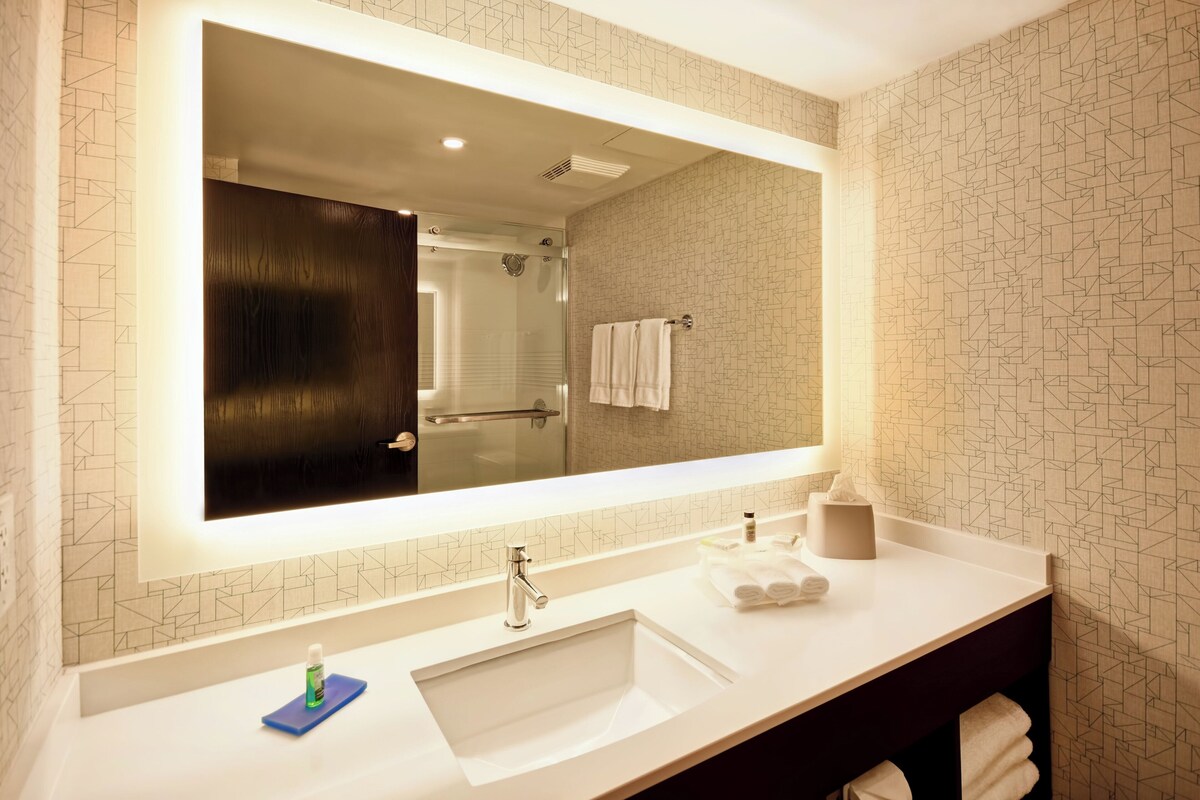 Douche, articles de toilette gratuits, sèche-cheveux