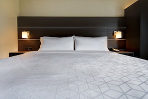 In-room safe, desk, blackout curtains, iron/ironing board - Holiday Inn Express & Suites Allentown-Dorney Park Area by IHG (Allentown)